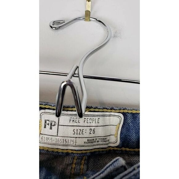 Free People Jeans Sz 26 Boyfriend Blue Tattooed Heart Distressed Crop Denim NWT - Picture 5 of 7